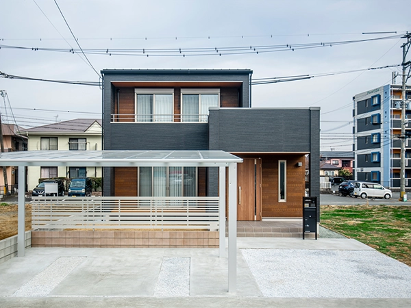 美しく佇むオープン階段の住まい
